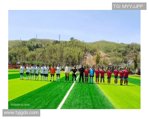 欧洲退役足球明星同场竞技展现风采重温绿茵岁月的精彩瞬间 欧洲退役足球明星同场竞技展现风采重温绿茵岁月的精彩瞬间