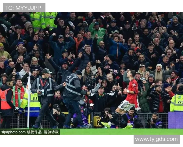 足球明星因强劲射门被誉为迫击炮引发球迷热议与关注 足球明星因强劲射门被誉为迫击炮引发球迷热议与关注